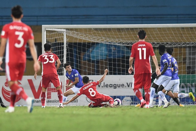 CLB Hà Nội 0-1 CLB Viettel: Trọng Hoàng ghi bàn, Quang Hải kém duyên - 7 CLB Hà Nội 0-1 CLB Viettel: Trọng Hoàng ghi bàn, Quang Hải kém duyên - 7