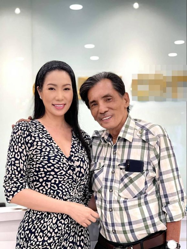 Thương Tín thay đổi diện mạo, cười gượng sau khi được làm răng miễn phí - 2 Thương Tín thay đổi diện mạo, cười gượng sau khi được làm răng miễn phí - 2