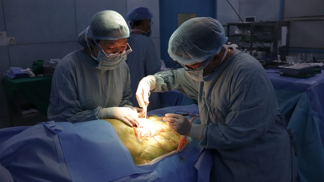 Cắt thận cho con, người cha mù chữ viết nên câu chuyện đẹp - 5 Cắt thận cho con, người cha mù chữ viết nên câu chuyện đẹp - 5