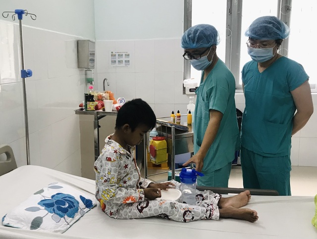 Cắt thận cho con, người cha mù chữ viết nên câu chuyện đẹp - 6 Cắt thận cho con, người cha mù chữ viết nên câu chuyện đẹp - 6