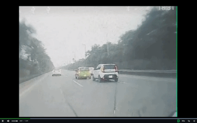Xe KIA Soul húc Morning lộn nhào: Khoảnh khắc kinh hãi của tài xế bị nạn - 1 Xe KIA Soul húc Morning lộn nhào: Khoảnh khắc kinh hãi của tài xế bị nạn - 1