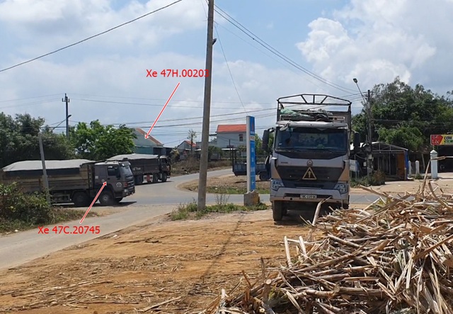 Bài 2: Cát lậu ùn ùn chở ra ngoài, chính quyền nói chưa nghe - 2 Bài 2: Cát lậu ùn ùn chở ra ngoài, chính quyền nói chưa nghe - 2
