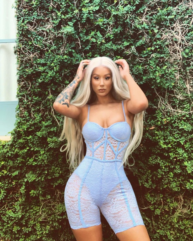 Ca sĩ gợi cảm Iggy Azalea tung loạt tin nhắn gạ tình