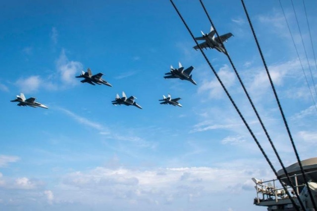 Tàu sân bay Mỹ diễn tập với tiêm kích Su-30 Malaysia trên Biển Đông - 1 Tàu sân bay Mỹ diễn tập với tiêm kích Su-30 Malaysia trên Biển Đông - 1