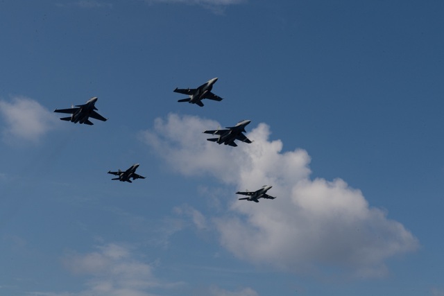 Tàu sân bay Mỹ diễn tập với tiêm kích Su-30 Malaysia trên Biển Đông - 3 Tàu sân bay Mỹ diễn tập với tiêm kích Su-30 Malaysia trên Biển Đông - 3