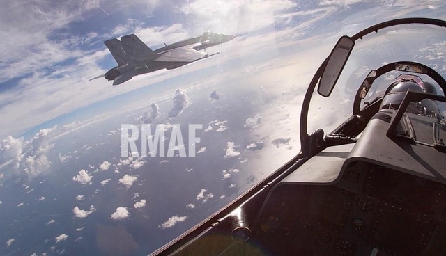 Tàu sân bay Mỹ diễn tập với tiêm kích Su-30 Malaysia trên Biển Đông - 6 Tàu sân bay Mỹ diễn tập với tiêm kích Su-30 Malaysia trên Biển Đông - 6