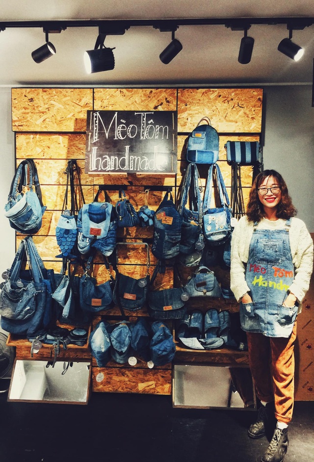 Quần jeans cũ được lên đời thành những chiếc túi xách vạn người mê - 1 Quần jeans cũ được lên đời thành những chiếc túi xách vạn người mê - 1