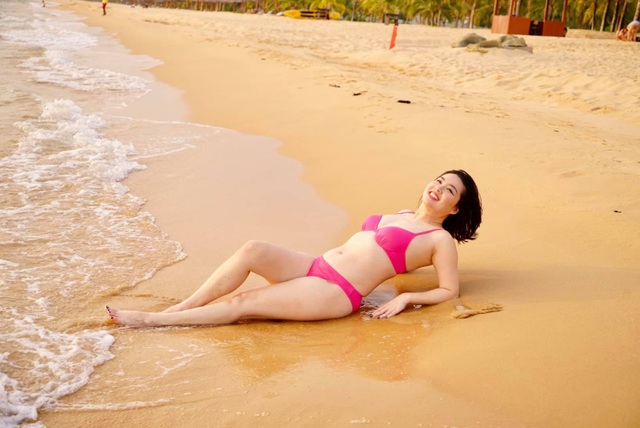 Dịp hiếm hoi diễn viên Lê Khánh diện bikini khoe dáng ở tuổi U40