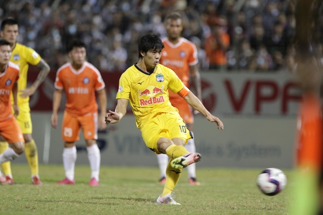 Đà Nẵng 0-2 HA Gia Lai: Bàn thắng siêu đỉnh của Văn Toàn - 4 Đà Nẵng 0-2 HA Gia Lai: Bàn thắng siêu đỉnh của Văn Toàn - 4