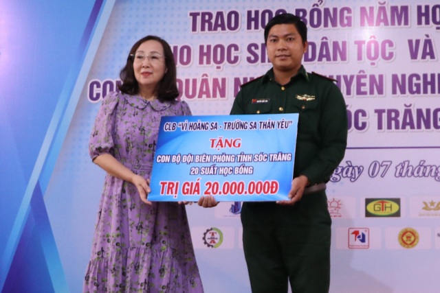 Nhiều học sinh dân tộc thiểu số trưởng thành nhờ học bổng Vừ A Dính - 2 Nhiều học sinh dân tộc thiểu số trưởng thành nhờ học bổng Vừ A Dính - 2