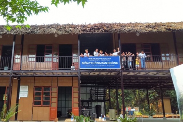 Học sinh nghèo bản Đoòng vui mừng có trường học mới - 1 Học sinh nghèo bản Đoòng vui mừng có trường học mới - 1