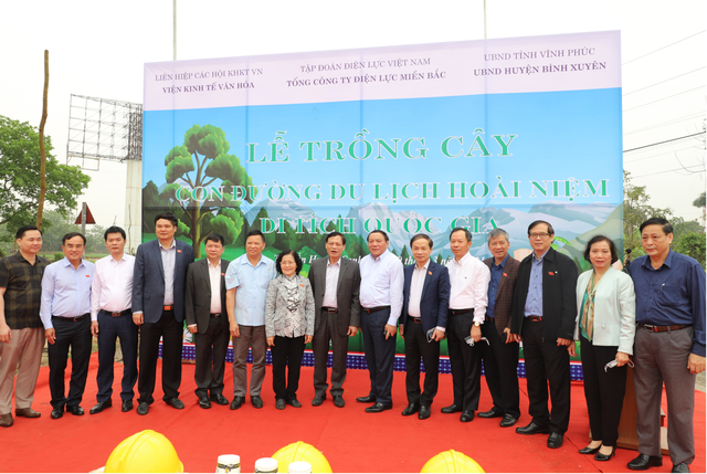 Tổng công ty Điện lực miền Bắc hưởng ứng Lễ trồng cây trên các Con đường du lịch hoài niệm các di tích Quốc gia - 1 Tổng công ty Điện lực miền Bắc hưởng ứng Lễ trồng cây trên các Con đường du lịch hoài niệm các di tích Quốc gia - 1