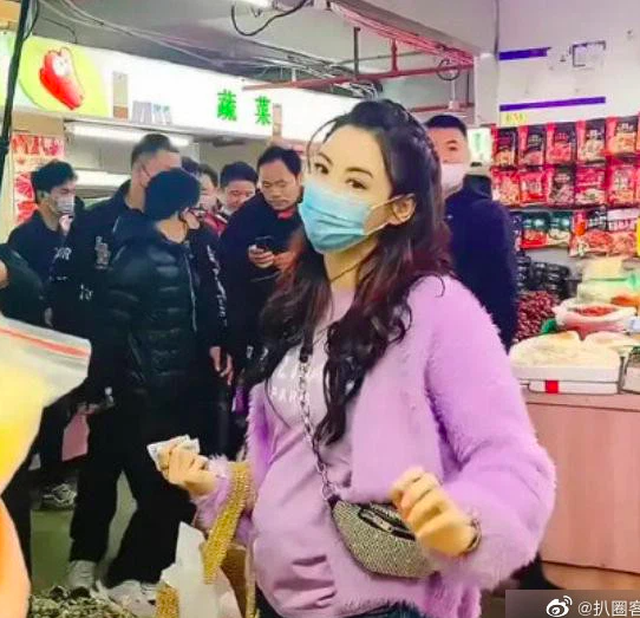 Trương Bá Chi trẻ đẹp như teen girl, kiếm bộn tiền nhờ tin đồn bầu bí - 8 Trương Bá Chi trẻ đẹp như teen girl, kiếm bộn tiền nhờ tin đồn bầu bí - 8