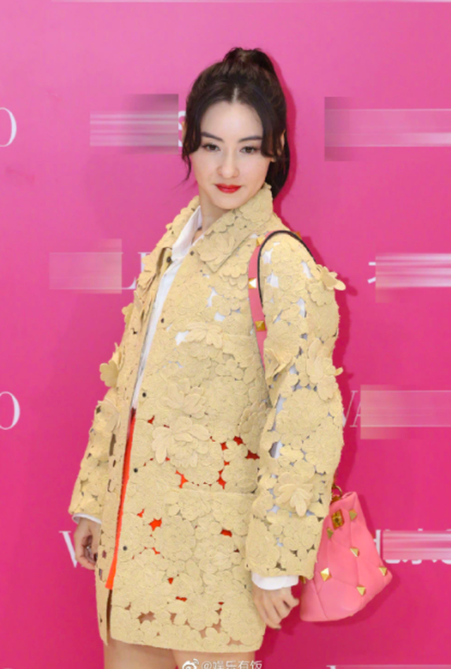 Trương Bá Chi trẻ đẹp như teen girl, kiếm bộn tiền nhờ tin đồn bầu bí - 2 Trương Bá Chi trẻ đẹp như teen girl, kiếm bộn tiền nhờ tin đồn bầu bí - 2