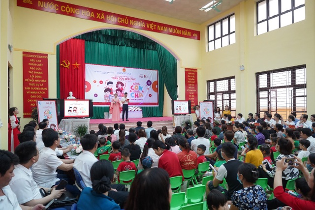 Hàng trăm phụ huynh hào hứng tham gia chương trình Sinh Con, Sinh Cha ở Bắc Ninh - 1 Hàng trăm phụ huynh hào hứng tham gia chương trình Sinh Con, Sinh Cha ở Bắc Ninh - 1