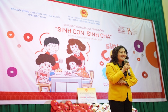 Hàng trăm phụ huynh hào hứng tham gia chương trình Sinh Con, Sinh Cha ở Bắc Ninh - 2 Hàng trăm phụ huynh hào hứng tham gia chương trình Sinh Con, Sinh Cha ở Bắc Ninh - 2