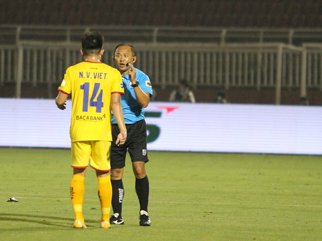 Lee Nguyễn ghi bàn giúp CLB TPHCM thắng đậm SL Nghệ An - 7