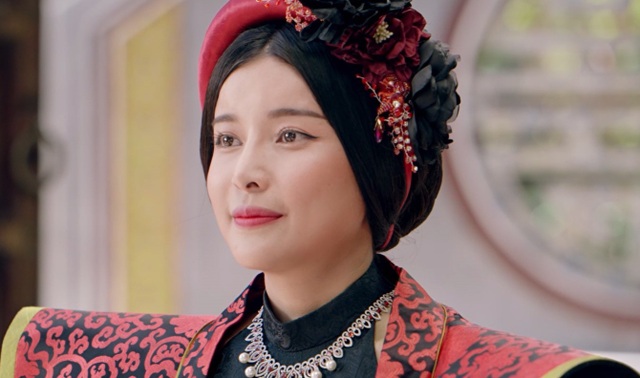 Phương Thanh tiết lộ phải độn ngực phì nhiêu để vào vai Tú Bà - 4 Phương Thanh tiết lộ phải độn ngực phì nhiêu để vào vai Tú Bà - 4