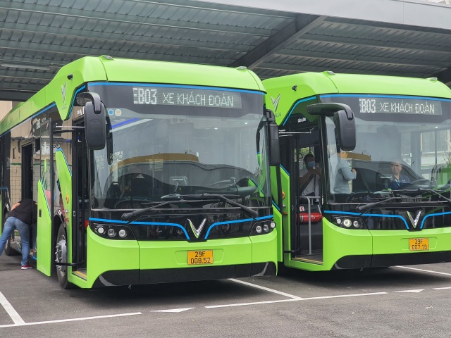 Xe buýt điện của tỷ phú Phạm Nhật Vượng chính thức lăn bánh