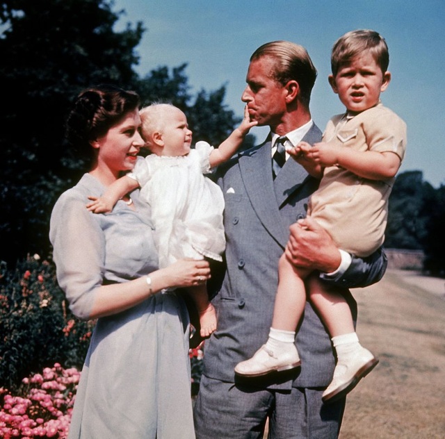 Nữ hoàng Elizabeth II và Hoàng thân Philip: Những khoảnh khắc đẹp nhất - 7 Nữ hoàng Elizabeth II và Hoàng thân Philip: Những khoảnh khắc đẹp nhất - 7