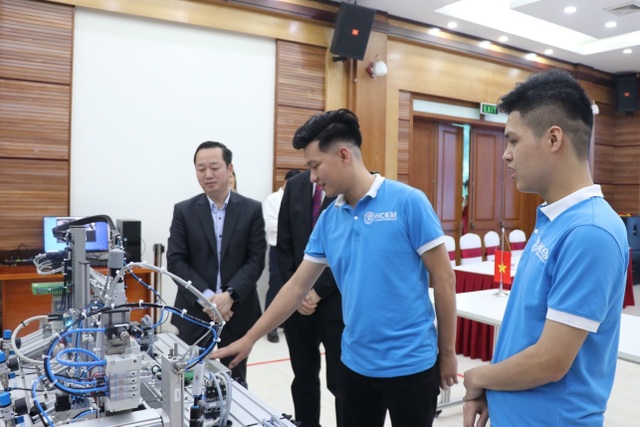 Bỏ ngang đại học, 9X Bắc Ninh giành Huy chương vàng kỹ năng nghề quốc tế - 2 Bỏ ngang đại học, 9X Bắc Ninh giành Huy chương vàng kỹ năng nghề quốc tế - 2