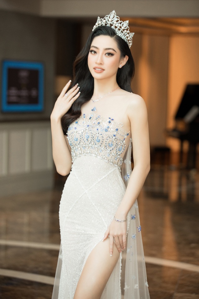 Lương Thùy Linh vượt qua ánh mắt nghi ngờ ra sao sau 2 năm đăng quang? - 3 Lương Thùy Linh vượt qua ánh mắt nghi ngờ ra sao sau 2 năm đăng quang? - 3