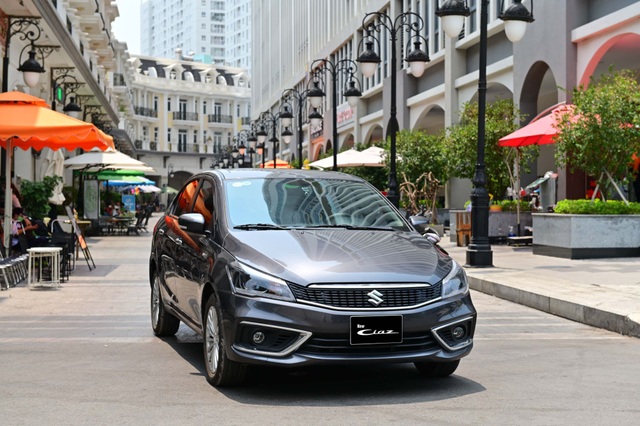 Suzuki Ciaz mới chinh phục các khách hàng khó tính - 4 Suzuki Ciaz mới chinh phục các khách hàng khó tính - 4