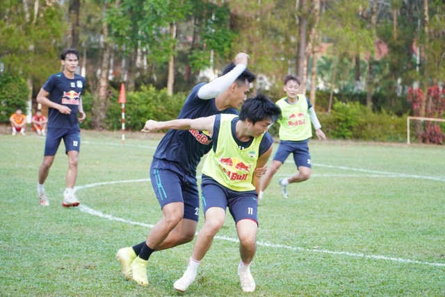 Lương Xuân Trường trở lại HA Gia Lai sau lễ ăn hỏi - 3 Lương Xuân Trường trở lại HA Gia Lai sau lễ ăn hỏi - 3