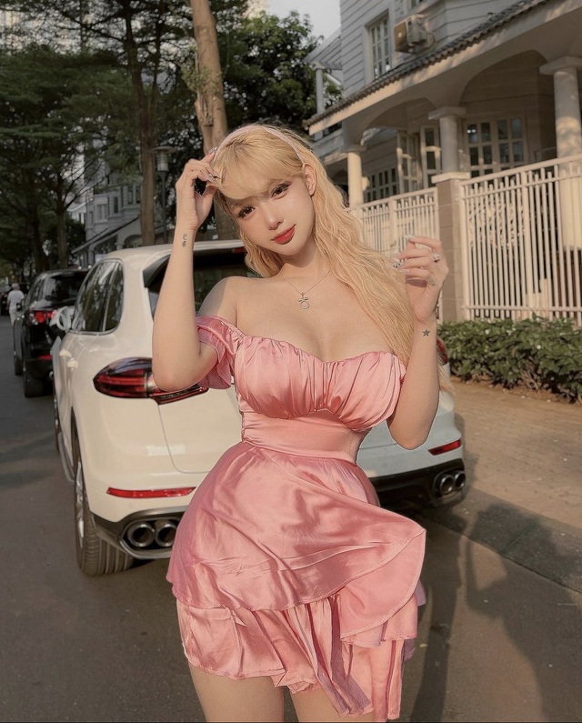 Nhịp sống hot girl tuần qua: Bạn gái Văn Lâm và Tiến Dũng đọ dáng - 13 Nhịp sống hot girl tuần qua: Bạn gái Văn Lâm và Tiến Dũng đọ dáng - 13