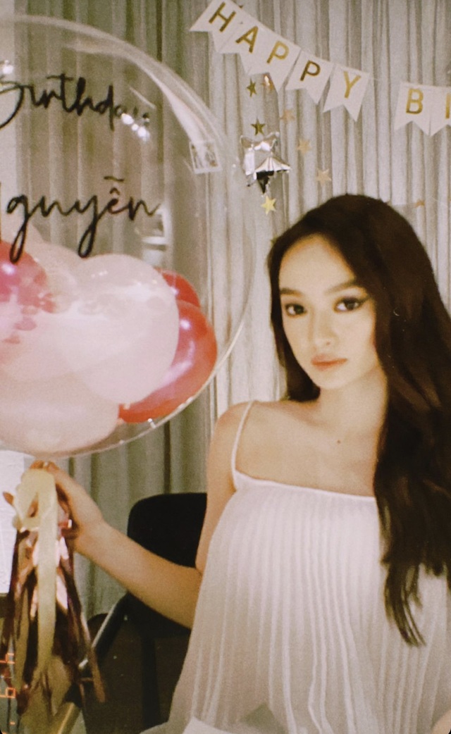 Nhịp sống hot girl tuần qua: Bạn gái Văn Lâm và Tiến Dũng đọ dáng - 11 Nhịp sống hot girl tuần qua: Bạn gái Văn Lâm và Tiến Dũng đọ dáng - 11