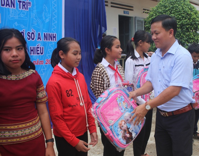 Khánh thành 4 điểm trường học do bạn đọc Dân trí chung tay xây dựng - 7 Khánh thành 4 điểm trường học do bạn đọc Dân trí chung tay xây dựng - 7