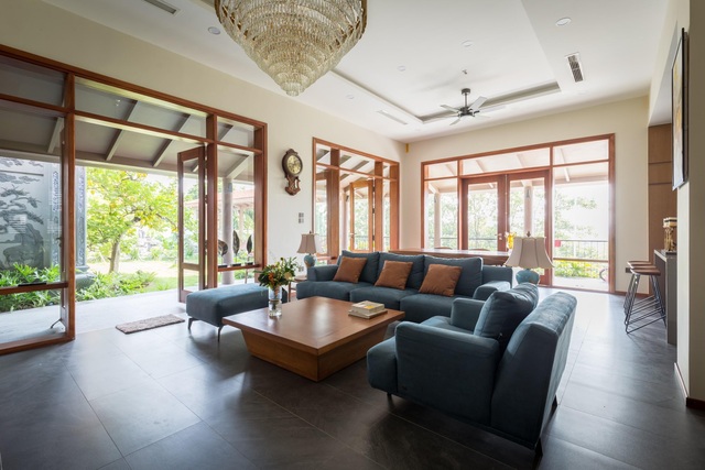 Ngôi nhà lạ đời: Sân vườn, ao cá nằm lưng chừng giữa tầng 2 - 9 Ngôi nhà lạ đời: Sân vườn, ao cá nằm lưng chừng giữa tầng 2 - 9