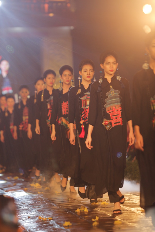 Tự hào Thế giới trong tà áo dài Việt - 12 Tự hào Thế giới trong tà áo dài Việt - 12
