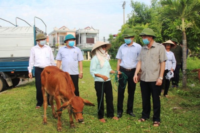 Cấp hơn 59 nghìn thẻ bảo hiểm y tế và hỗ trợ vay vốn đến người nghèo - 1 Cấp hơn 59 nghìn thẻ bảo hiểm y tế và hỗ trợ vay vốn đến người nghèo - 1
