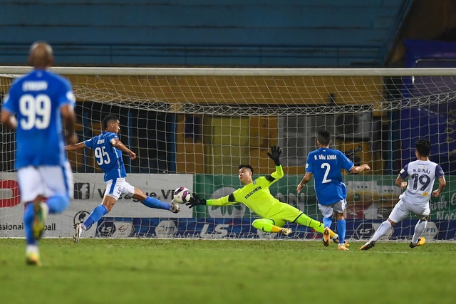 CLB Hà Nội 4-0 Than Quảng Ninh: Quang Hải rực sáng - 17