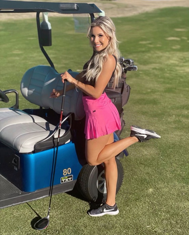 Những mỹ nhân gợi cảm đồng loạt đổ bộ sân golf - 3 Những mỹ nhân gợi cảm đồng loạt đổ bộ sân golf - 3