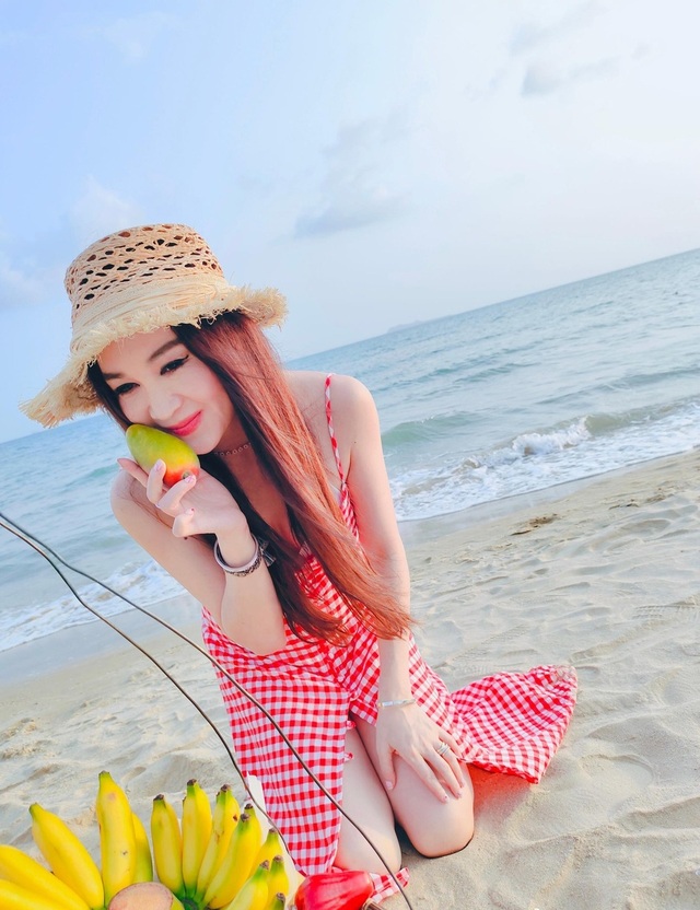 Phan Kim Liên Ôn Bích Hà khoe dáng nuột nà với áo tắm ở tuổi 55 - 14 Phan Kim Liên Ôn Bích Hà khoe dáng nuột nà với áo tắm ở tuổi 55 - 14