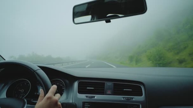 Đi chơi cuối tuần gặp sương mù, những lưu ý này sẽ giúp lái ô tô an toàn - 2