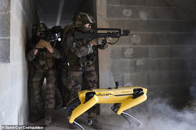 Quân đội Pháp ôm mộng số hóa chiến trường với siêu khuyển robot - 1