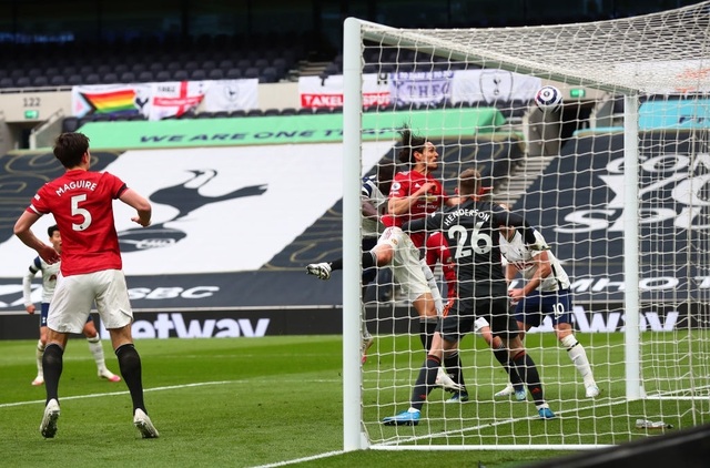 Tottenham 1-3 Man Utd: Màn lội ngược dòng phục hận tuyệt vời - 4