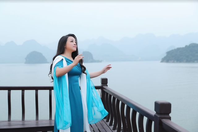 Ca sĩ Lê Minh Ngọc tát bạn diễn sưng má trong phim ca nhạc