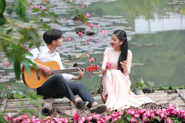 Ca sĩ Lê Minh Ngọc tát bạn diễn sưng má trong phim ca nhạc
