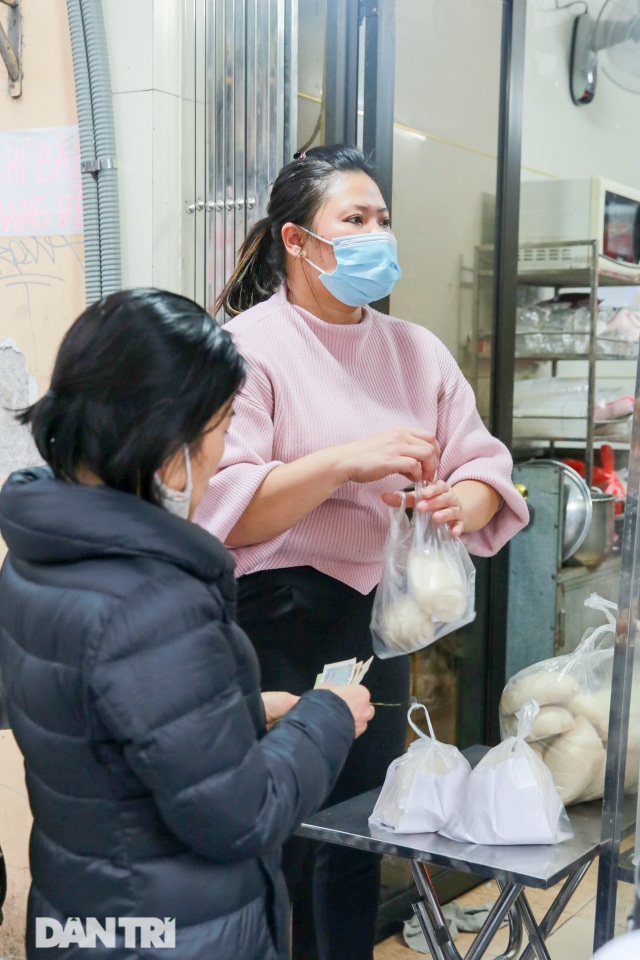 Hàng bánh bao chảnh: Ngày chỉ làm đúng 200 chiếc, ai không chờ được cứ về - 7 Hàng bánh bao chảnh: Ngày chỉ làm đúng 200 chiếc, ai không chờ được cứ về - 7