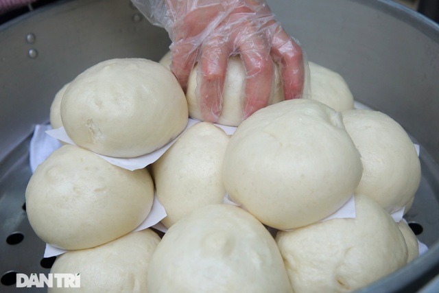 Hàng bánh bao chảnh: Ngày chỉ làm đúng 200 chiếc, ai không chờ được cứ về - 5 Hàng bánh bao chảnh: Ngày chỉ làm đúng 200 chiếc, ai không chờ được cứ về - 5