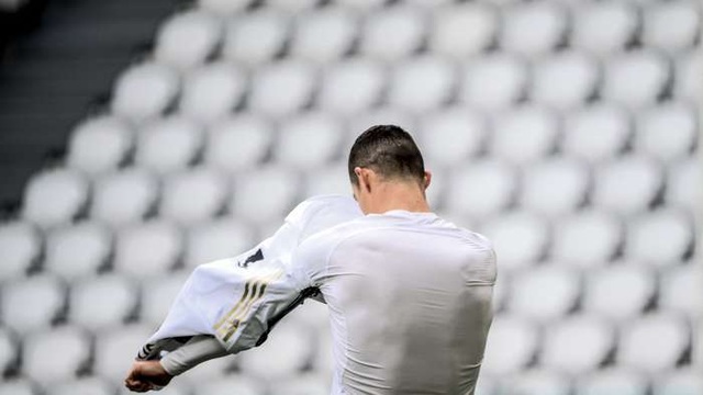 Bỏ lỡ cơ hội không tưởng, C.Ronaldo phản ứng gây tranh cãi - 1