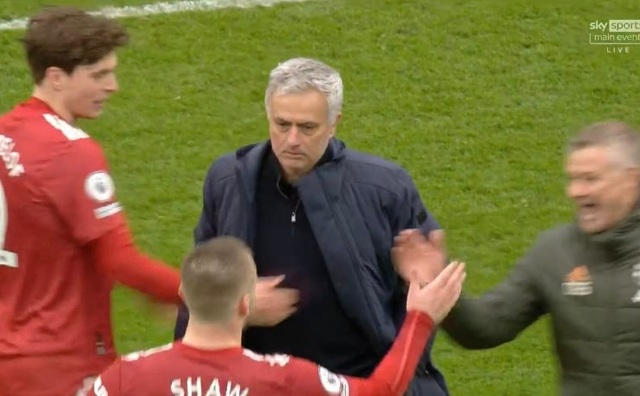 Mourinho thất bại trước Man Utd: Bi kịch ở đáy địa ngục - 1