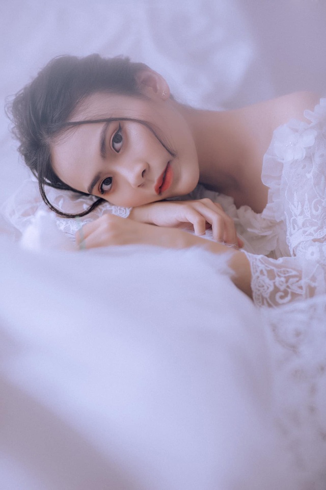 Nữ sinh 10x biết 2 ngoại ngữ, xinh đẹp như bông hồng lai Thái Lan - 4 Nữ sinh 10x biết 2 ngoại ngữ, xinh đẹp như bông hồng lai Thái Lan - 4