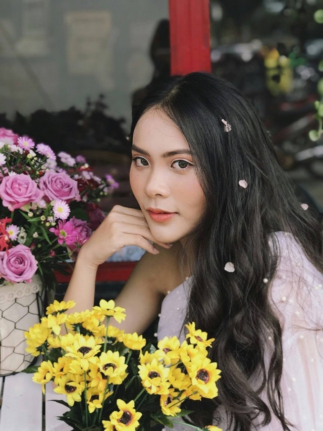 Nữ sinh 10x biết 2 ngoại ngữ, xinh đẹp như bông hồng lai Thái Lan - 7 Nữ sinh 10x biết 2 ngoại ngữ, xinh đẹp như bông hồng lai Thái Lan - 7