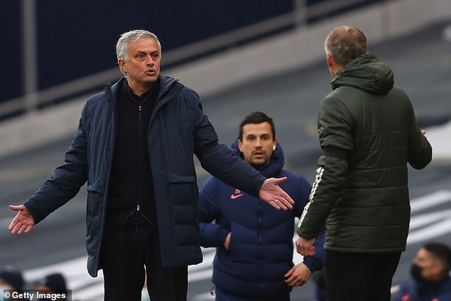 HLV Mourinho khẩu chiến dữ dội với Solskjaer vì Son Heung Min - 3 HLV Mourinho khẩu chiến dữ dội với Solskjaer vì Son Heung Min - 3