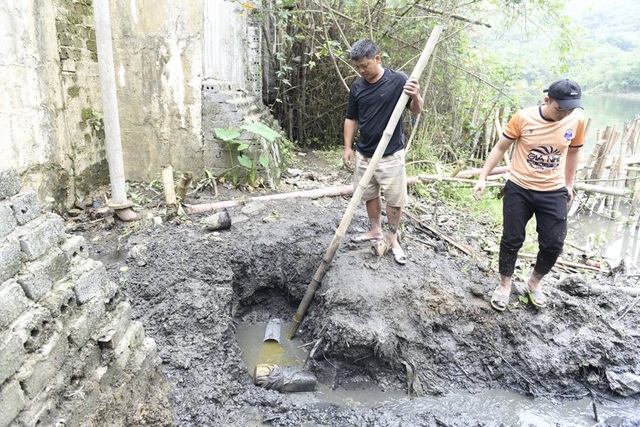 Vụ cá chết hàng loạt trên sông: Lộ diện thêm 2 đơn vị đầu độc sông Mã - 2 Vụ cá chết hàng loạt trên sông: Lộ diện thêm 2 đơn vị đầu độc sông Mã - 2